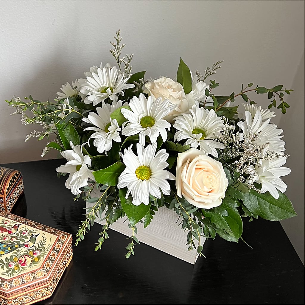 Fresh Linen Box Bouquet –  Diamond Flower Shop, Reading PA
