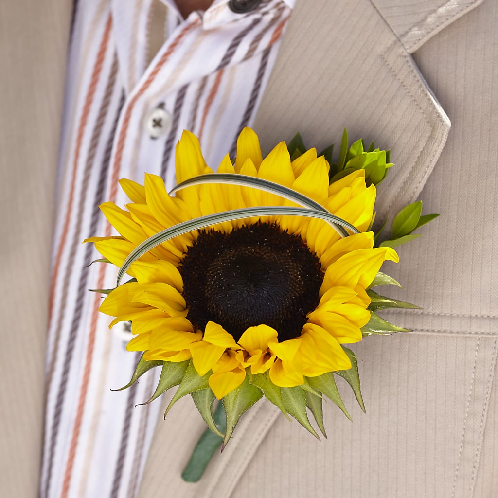 Free Spirit Boutonniere –  Diamond Flower Shop, Reading PA